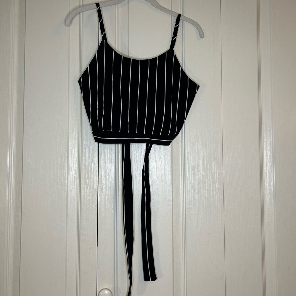 NWOT Women’s Wrap Around Crop Top | Size M